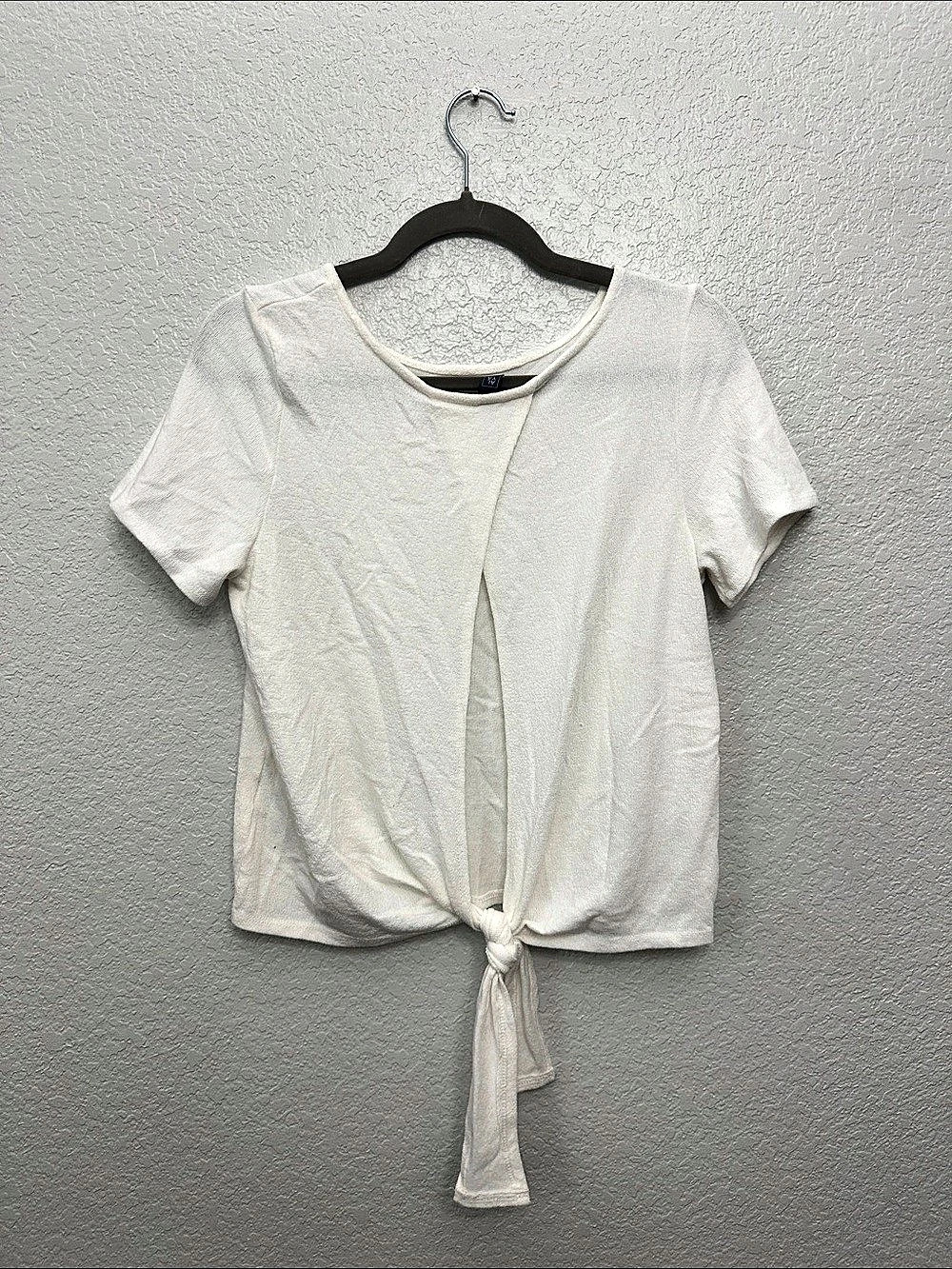 ALYA Short Sleeve Tie-back Top in White Size Medium Like New